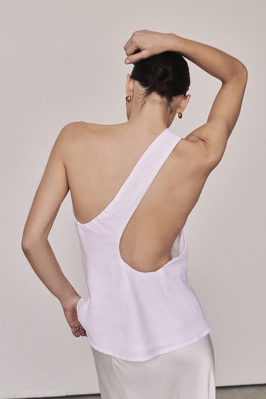 ADDISON WHITE LINEN ASYMMETRIC TOP Clothing DISSH Boutiques 16 WHITE